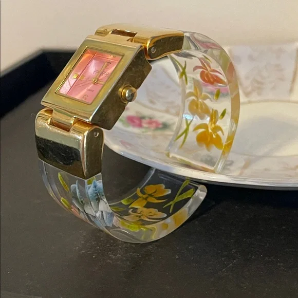 Vintage Joan Rivers Classic Floral Acrylic Cuff Watch *WORKS* - Picture 3 of 7